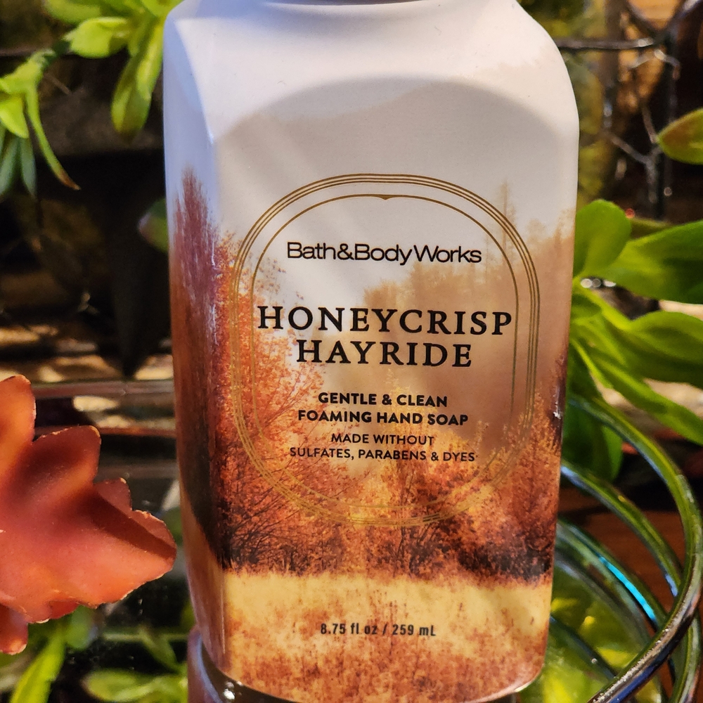 Bath & Body Works Fall Foaming Hand Soap Honeycrisp Hayride - Picture 2 of 4